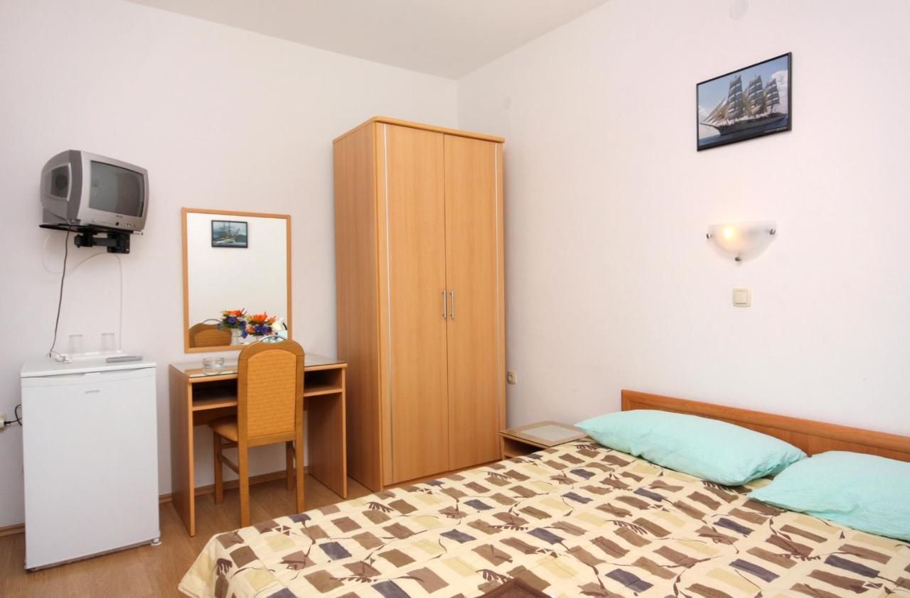 Double Room Vrbnik 5301B Zewnętrze zdjęcie